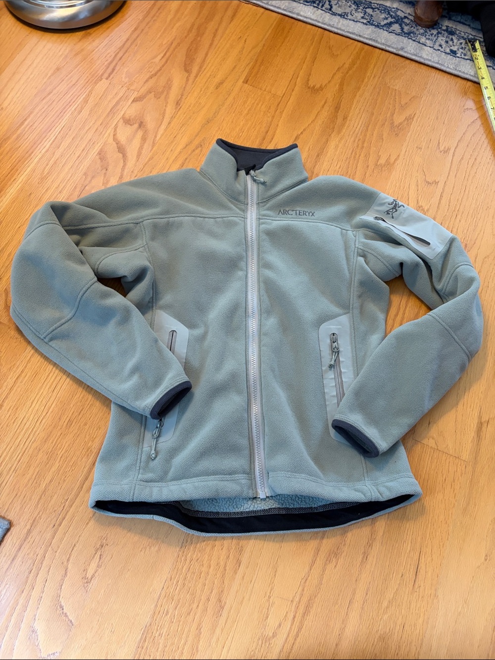 Arcteryx women’s size small full zip sage green Maverick AR jacket vintage